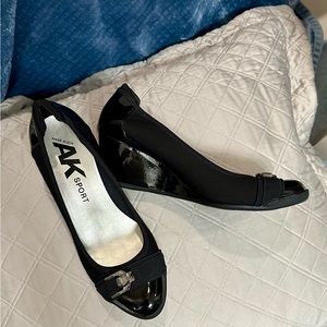 Ann Anne Klein Sport Wedge 8M Like New!